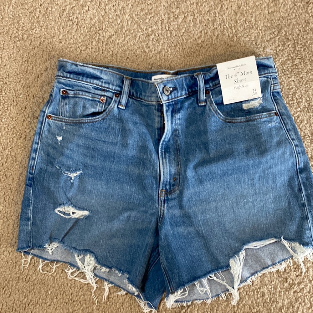 Abercrombie & Fitch - The 4” Mom Short - High Rise - NWT